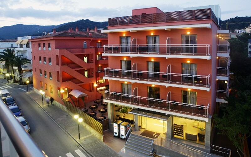 Tossa Beach Center photo 1