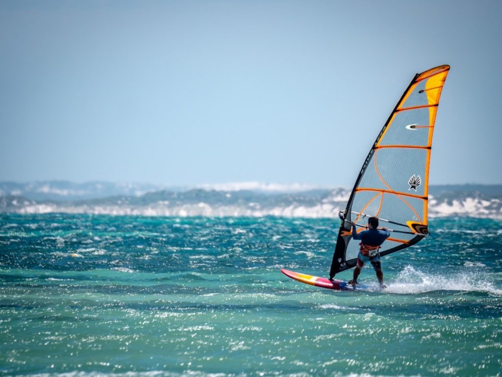 Sporty wodne na Majorce, kiedy jechać?