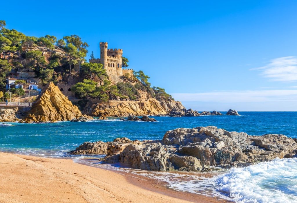 Co może zaoferować Lloret de Mar, imprezowe centrum wybrzeża Costa Brava?